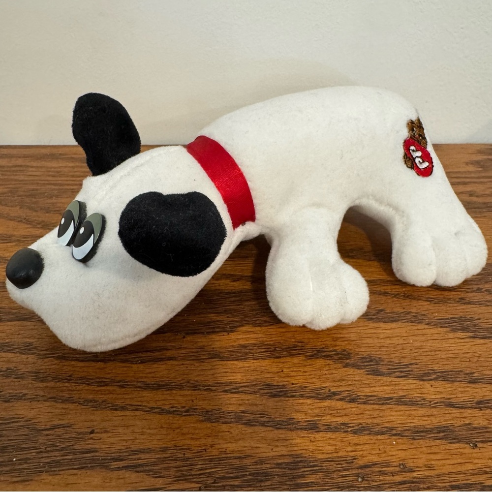 EUC Vintage 1986 Plush Pound Puppy Small 8” Red Collar Short Ears Brown Spots